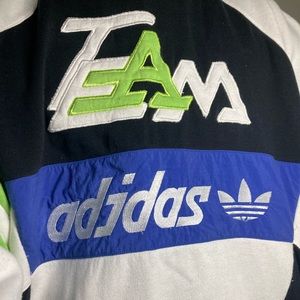 Vintage adidas trefoil 80s 90s sweater crewneck 
Used but in great condition